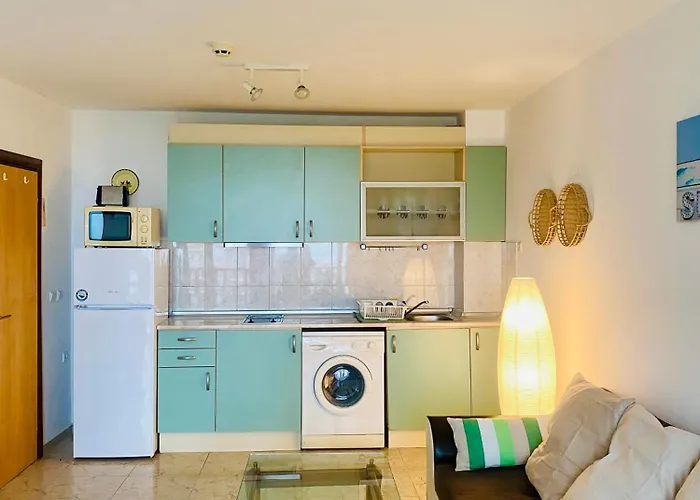 Апартамент Cozy In Kambani 1